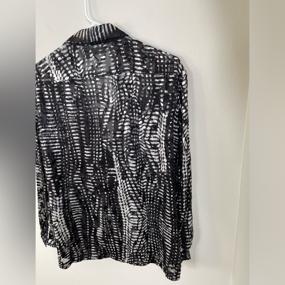 Chico's Black White Silk Lightweight Burnout Art-to-Wear Shirt Тор Button Down 1 - Picture 11 of 11